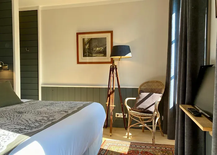 Cote Baie Bed & Breakfast 3*